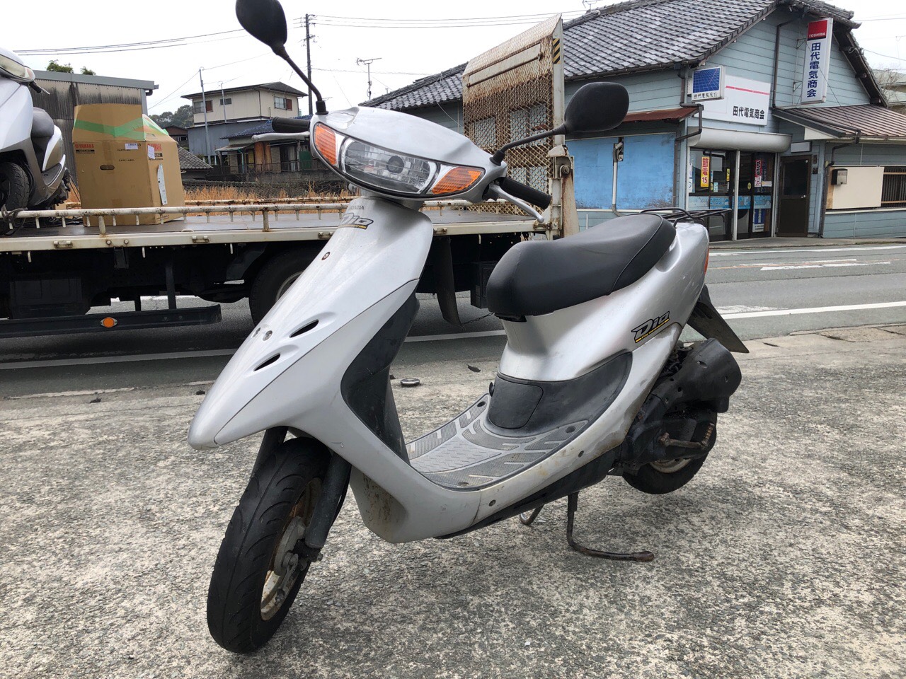 福岡県大牟田市バイクショップ様　原付50ccスクーター（ライブディオ　AF34型）